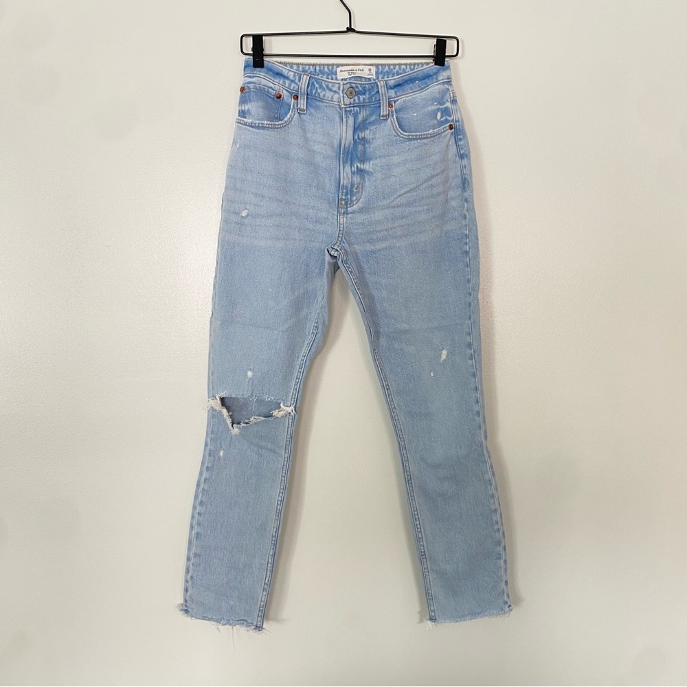 NWT Abercrombie & Fitch The Skinny High Rise Jean Women's Size 26 / 2 R